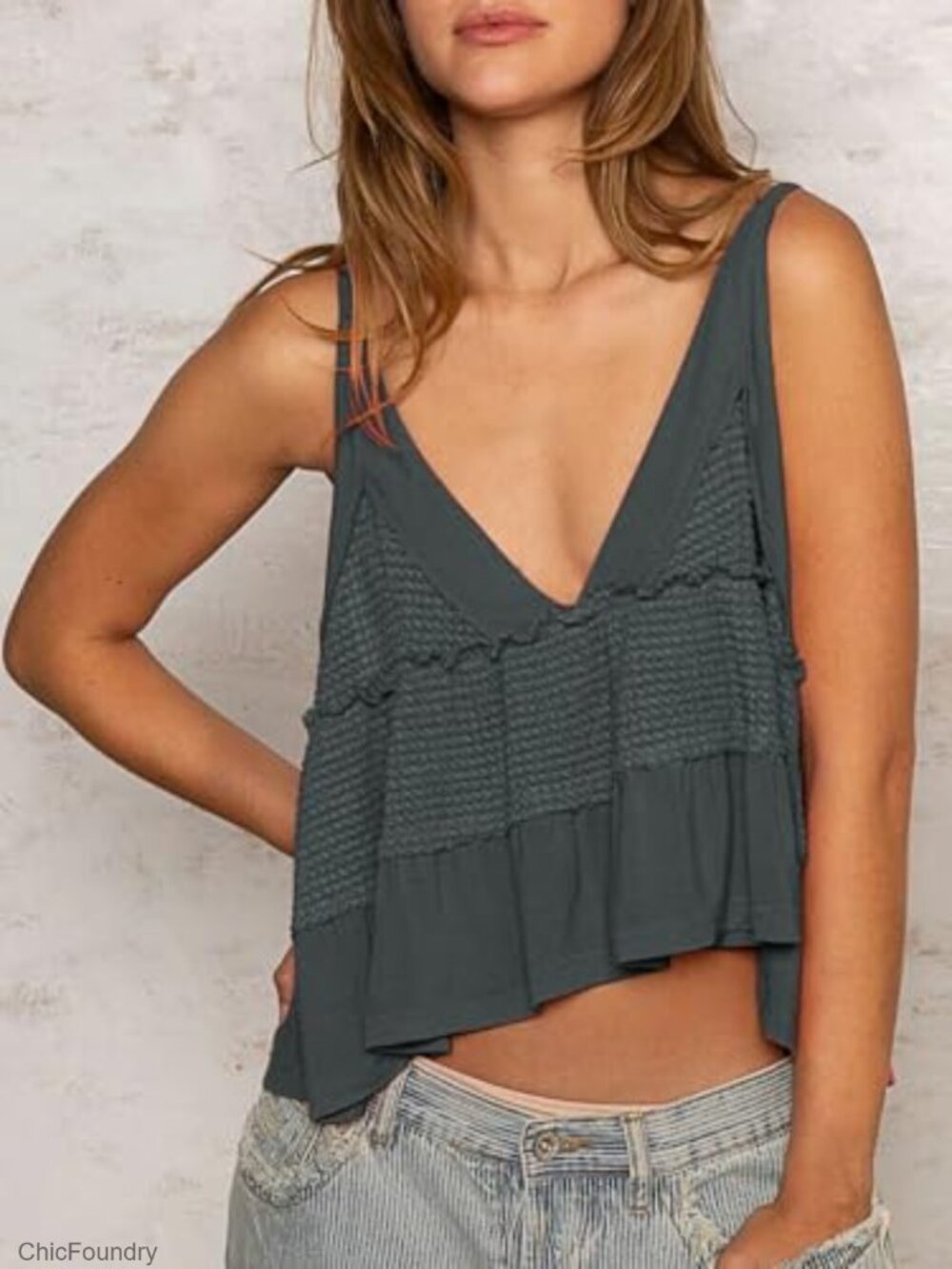 Sleeveless Peplum Babydoll Tank Top with V-Neck and Ruffle Hem - Picture 3 of 7
